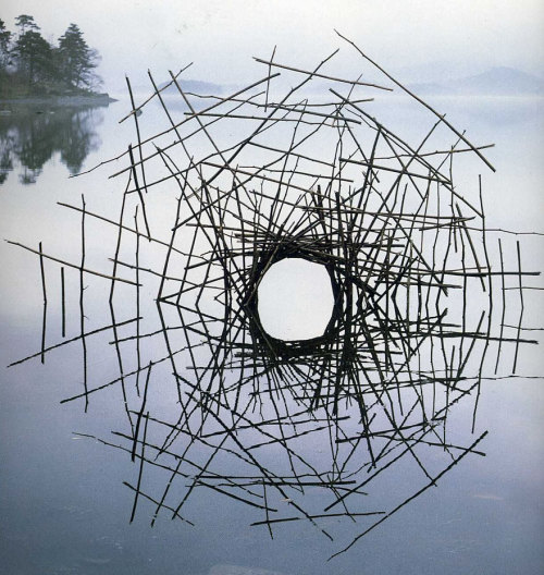 roachpatrol: katjohnadams: art-tension: Magical Land Art By Andy Goldsworthy       &n