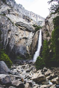 danielalfonzo:  Lower Yosemite Falls, California.