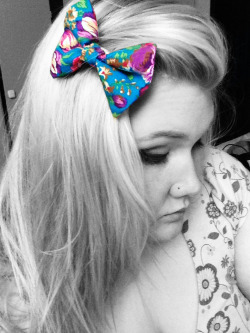megadelicious:  blue floral hair bows. they