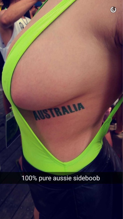 the-cleavage-collective:  Aussie sideboob || the-cleavage-collective.tumblr.com