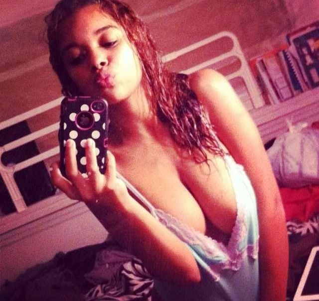 getmoneydollaz:  More sexy. Moreeeeehttp://getmoneydollaz.tumblr.com  Ummmmm sweet