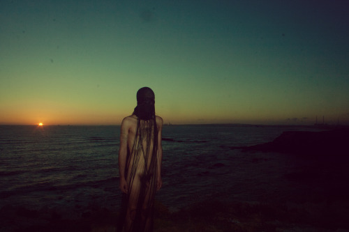 ohthentic:  discordant23:  http://discordant23.tumblr.com/ http://www.behance.net/discordant  queer: ohthentic.tumblr.com 