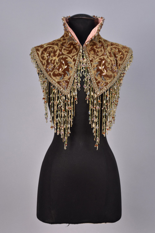 fripperiesandfobs:Collar, late 19th-early 20th centuryFrom Whitaker Auctions