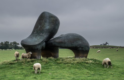 Elian-B-V-S-Art: Henry Moore  Sheep Piece 1972 