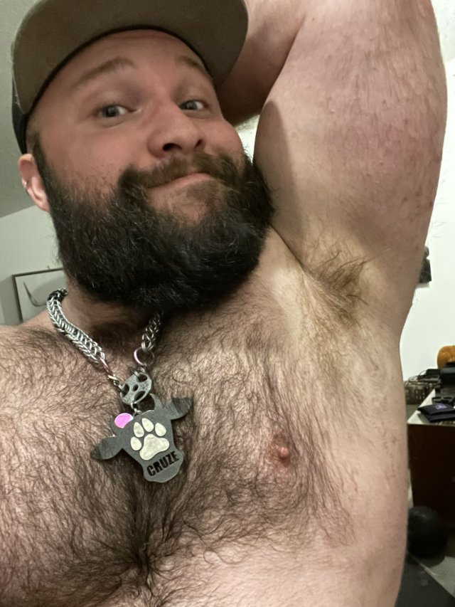 bear-hairy:Déjanos tu comentario 🐻. Rebloguea y comparte el contenido si te gustan las fotos. #Bear_Hairy