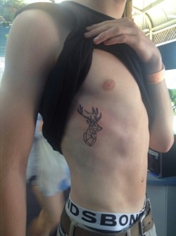 waistbandboy:  What tattoo?   Me gusta el tatto