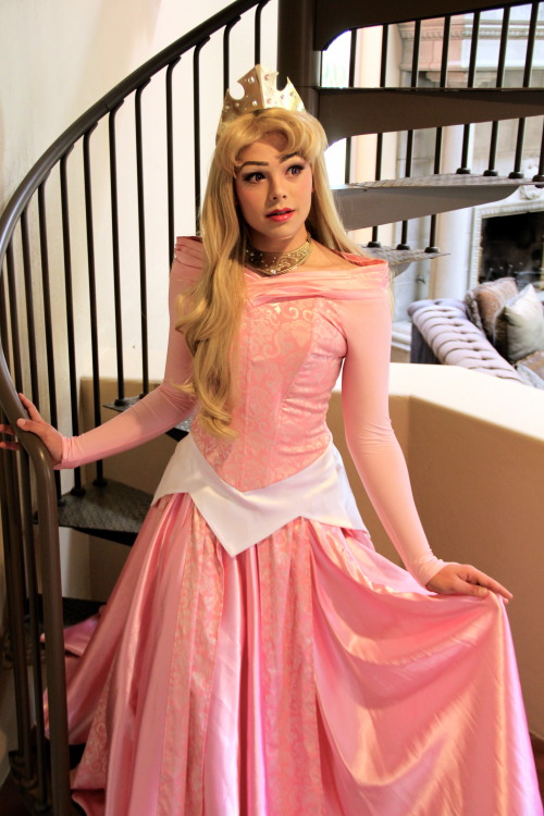 theofficialariel:  Here are some shots from my Princess Aurora cross play photoshoot today! Finally got the makeup right <3 