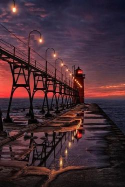 bluepueblo:  Sunset Lighthouse, South Haven, Michigan photo via hiroshi 