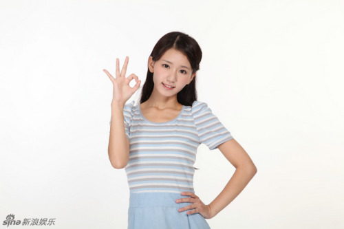 dekajelly: JunJun’s Offlice Lady Look [source] slide.ent.sina.com.cn/star/slide_4_704_7