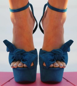 feetplease:  The sexy toes you see in these