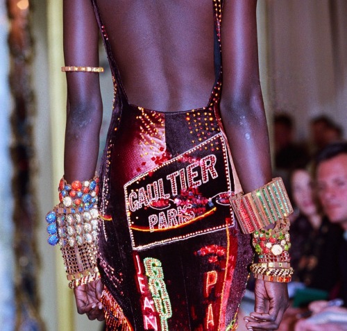 raunchily:  Jean-Paul Gaultier 2000-2001 Autumn &amp; Winter haute couture fashion show, 2000Photographed by Pierre Vauthey