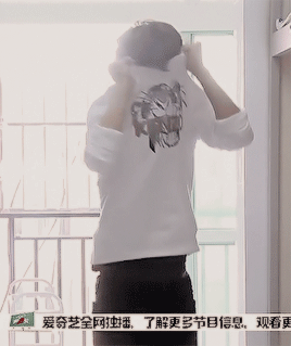meiren-menglu:  shirtless Luhan….