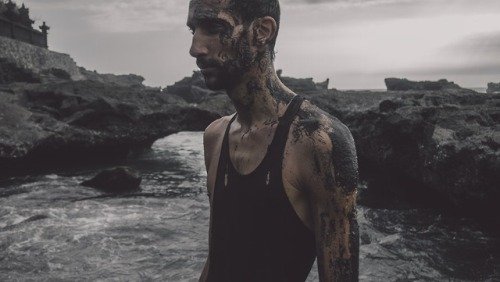 UNPUBLISHED ARCHIVES
Photography Max Kinsky/
Model Roman Yakubson/
clothing by Rick Owens and Nutsa Modebadze/
edited by Roman Yakubson