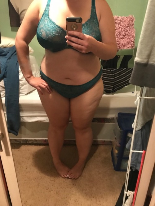 pearsy123: I love my curvy squishy body  Cute curvy panties