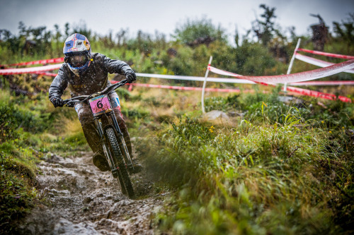 womenscycling: Myriam Nicole and Tracey Hannah practicing for the 2015 Downhill MTB World Champs - 