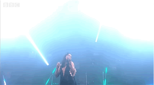 littledraken:  Yukimi doing ‘the thing’ during Klapp Klapp performances 