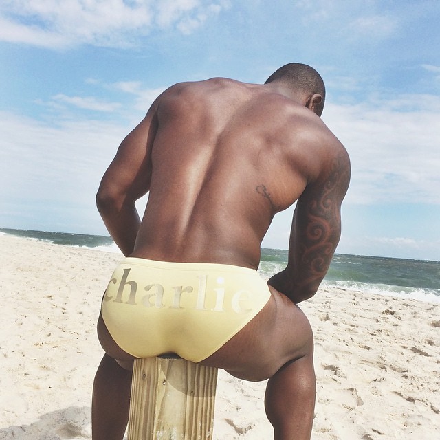 asskingz:  REBLOG AND FOLLOW @asskingz​ for ASS 24/7!!!