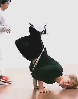 breadgenie:Jimin’s core strength defies the laws of gravity
