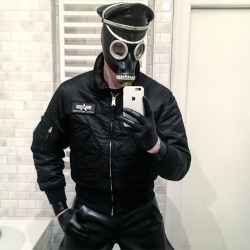 rubberdim:  glovefuckforever:  NICE MASKMASTER  Husss