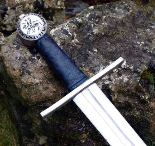 art-of-swords:Handmade Swords - Templar SwordBy Javier Solé of Ancient ForgeTotal length: 90 