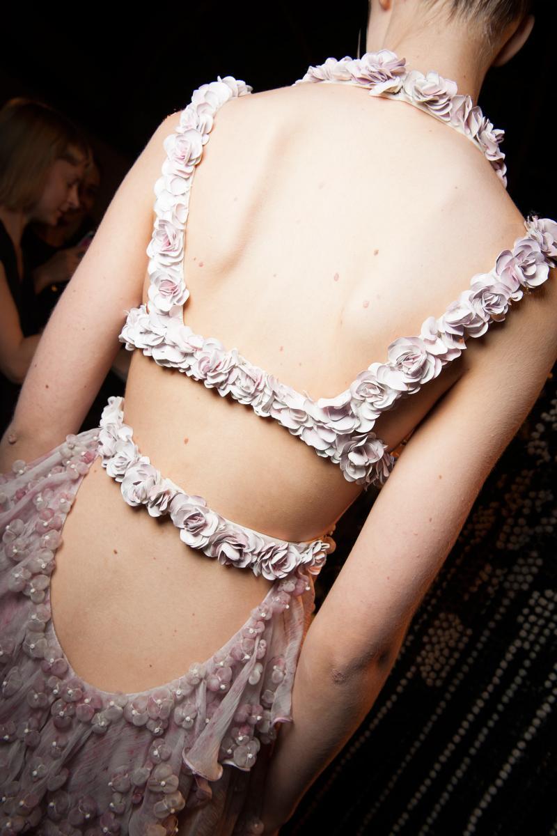 glitter-in-wonderland:  chanel-oh-la-la:  wildbelles:  glamrockandlove:  The back