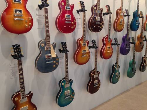 Porn gibsonguitarsg:  Which one would you pick? photos