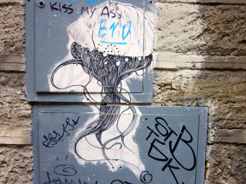 charminglyantiquated: florententine street art 1/? don’t know their name but they draw small s
