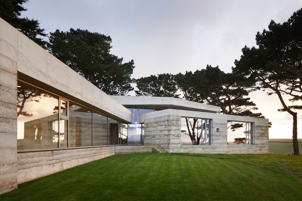architorturedsouls:  Secular Retreat / Peter Zumthorph: Jack Hobhouse/Living Architecture
