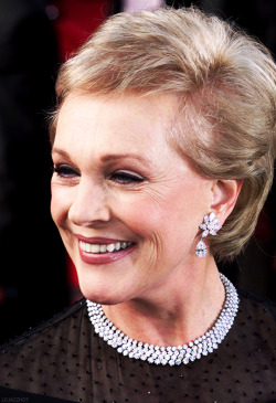 lejazzhot: Julie Andrews at the Red Carpet of the 73rd Academy Awards Ceremony, 2001.