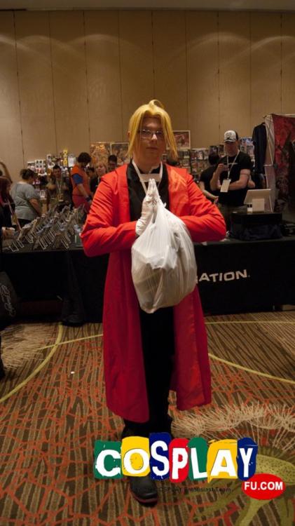 Edward Elric Cosplay from Fullmetal Alchemist at AnimeFest
http://www.cosplayfu.com/blog/edward-elric-cosplay-from-fullmetal-alchemist-united-states-5/