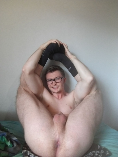 kirekindats: Thick legged Boy showing off for Daddy… kik: kirekindats