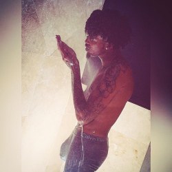 celebrity-eggplants:  Y'all awake? #AugustAlsina #PrintPatrol #PrintWatcher