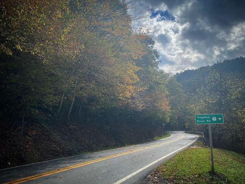 October 21, 2021. “Autumn on Pageton River Road”. #autumn #pageton #riverroad #mcdowellcounty #wv #m