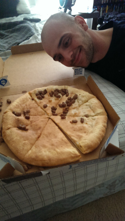 theancienthawaiiansusedtosay: My roommate just ordered “none pizza with left beef” Domin