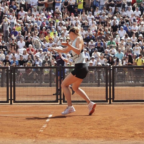 tayanahome: Maria #Sharapova “ The crowds in Rome are ”