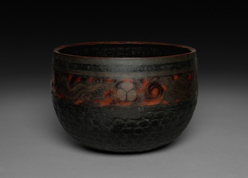 cma-japanese-art: Gong, 1800, Cleveland Museum of Art: Japanese ArtSize: Diameter: 31.8 cm (12 ½ in.