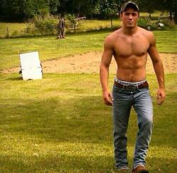 redneck417:  Hot damn…what a fine looking country boy