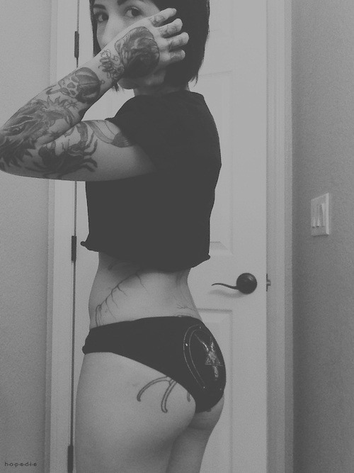 itsallink:  More Hot Tattoo Girls at http://hot-tattoo-girls.blogspot.com