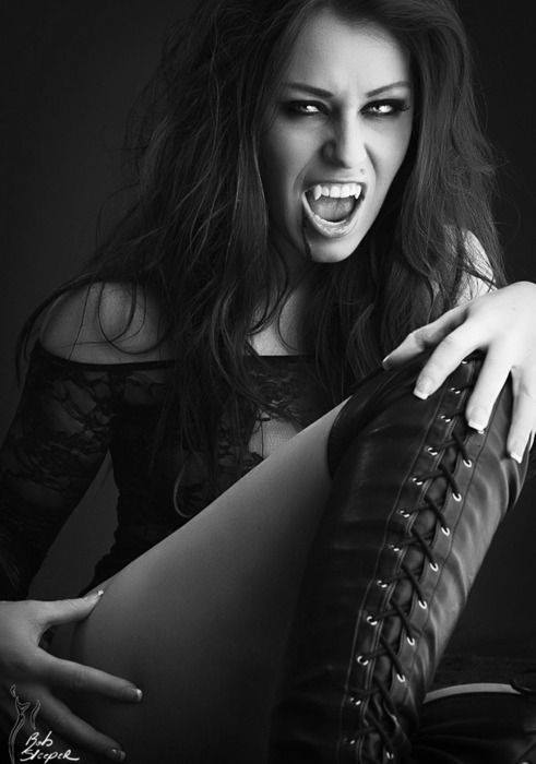 do-thy-will666:  I would gladly let her feast… 