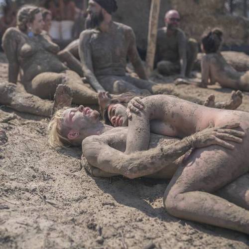 muddysoaks:  awtransform Mud stories ..@globaleclipsegatheringOregon Eclipse 2017 USAFollow: 