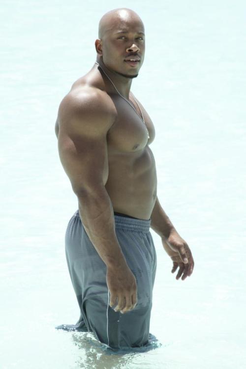 fcsdtrmntn: Tre’Shawn Edmonds-Raines a sexy as bodybuilder….who is truly something to b