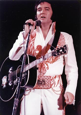elvispresleythekingofrockandroll:  Phoenix, Phoenix everywhere! :DDD -Phoenix red,