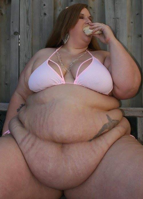 amobbw-ssbbw:  Otro bocadito 