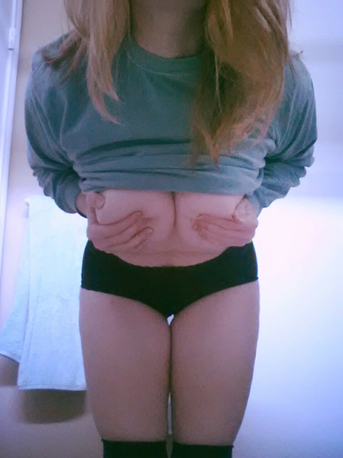 wanttobedominated:Things I like about this set: thighs, socks, softness, hair, my belly (which usual
