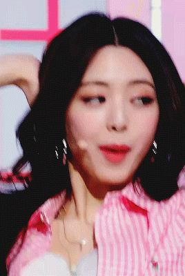 hwcngyeji:  YUNA in “U-Go-Girl” @ KBS Song Festival 2022