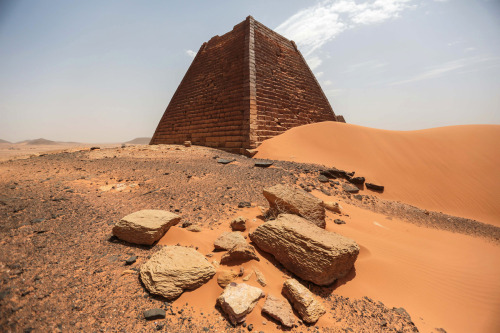 graveyarddirt:  The Forgotten Pyramids of Meroë In a desert in eastern Sudan, along the banks of the Nile River, lies a collection of nearly 200 ancient pyramids—many of them tombs of the kings and queens of the Meroitic Kingdom which ruled the area