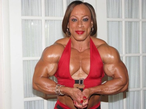 bigschlongmcgong: This woman’s muscle thickness was unreal!!! And so were her forearms And&hel