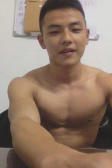 strong-sexy-proud-asian-men: Mmmmm…look at all that delicious cum!