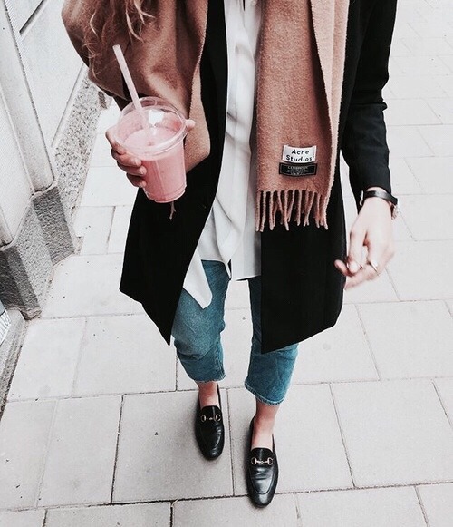 Image via We Heart It weheartit.com/entry/265548067 #coat #fall #fashion #girl #indie #outfit