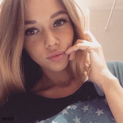 chloe-fe:  Name: Lily Age: 22Favorite Sexual Position: Sex with my faceLooking For: Sex Relationships❋Check NOW if she Online!❊